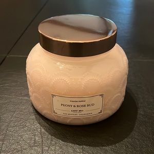 Loft No 7 candle , peony and rose bud, 15.87 ounce.